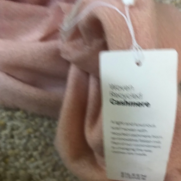 Eileen Fisher NWT Recycled Cashmere, Blush pink, fringed Scarf - Picture 3 of 6